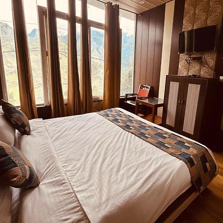 Sleeping Beauty Hotel Moutain View Property Joshimath Bagian luar foto