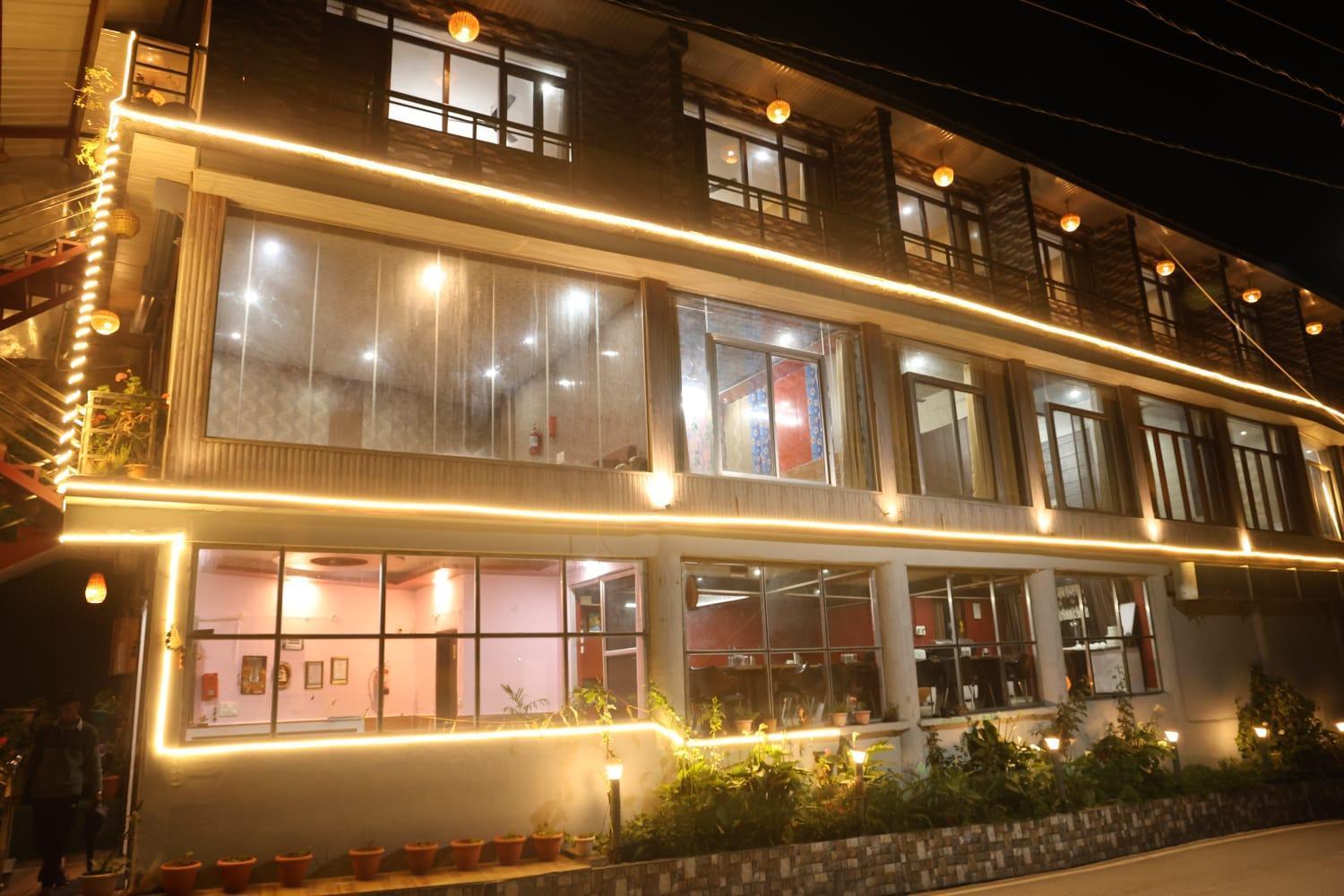 Sleeping Beauty Hotel Moutain View Property Joshimath Bagian luar foto