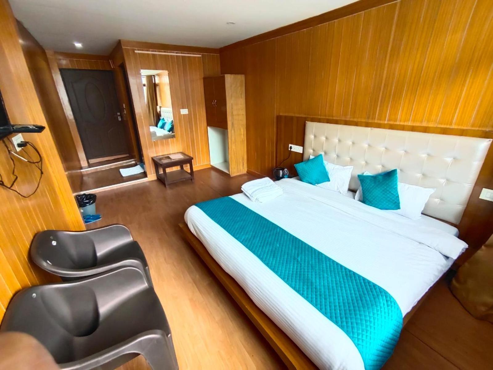 Sleeping Beauty Hotel Moutain View Property Joshimath Bagian luar foto