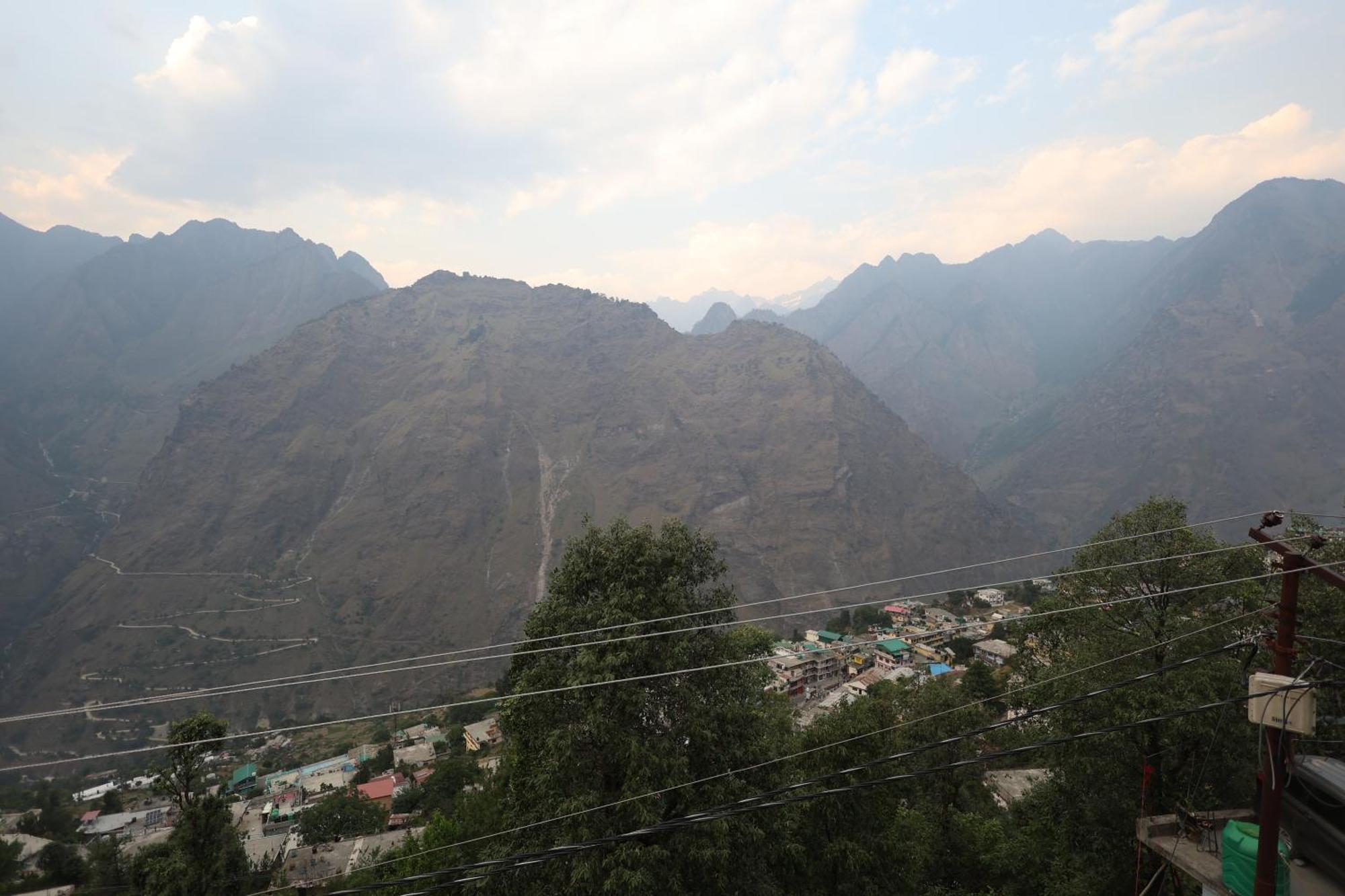 Sleeping Beauty Hotel Moutain View Property Joshimath Bagian luar foto