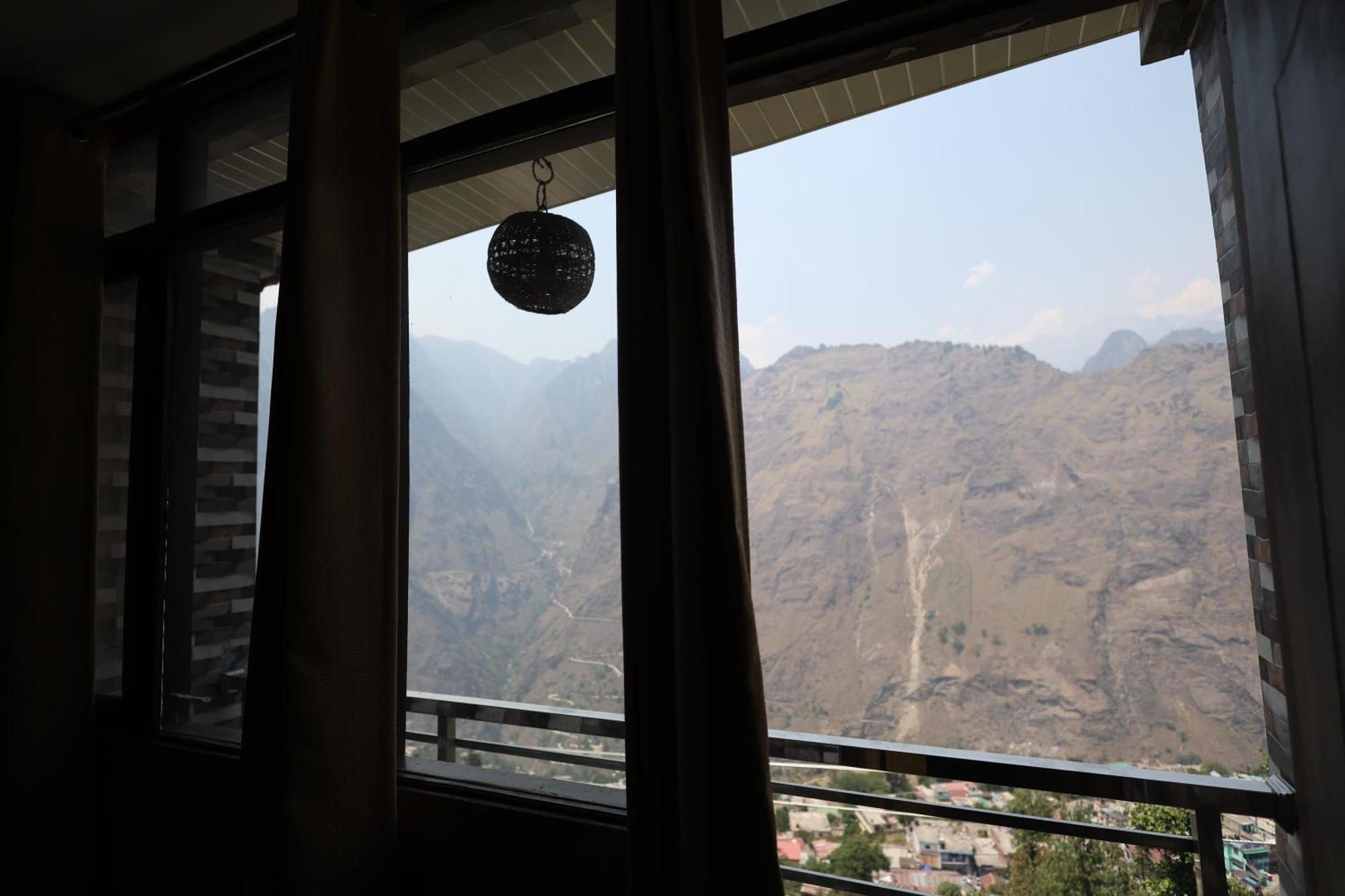 Sleeping Beauty Hotel Moutain View Property Joshimath Bagian luar foto