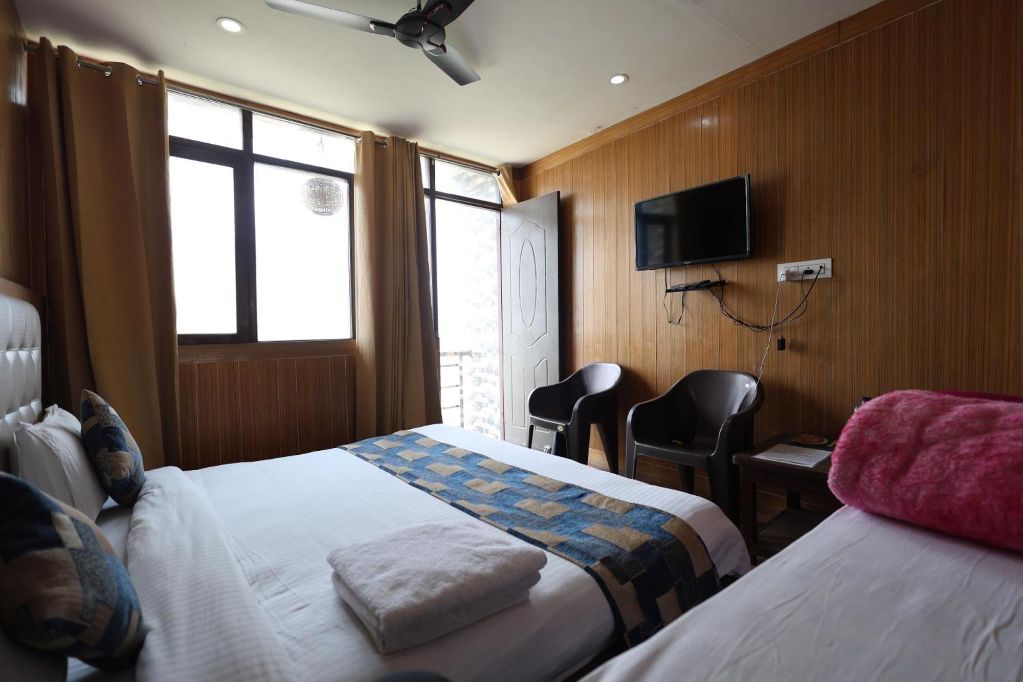 Sleeping Beauty Hotel Moutain View Property Joshimath Bagian luar foto