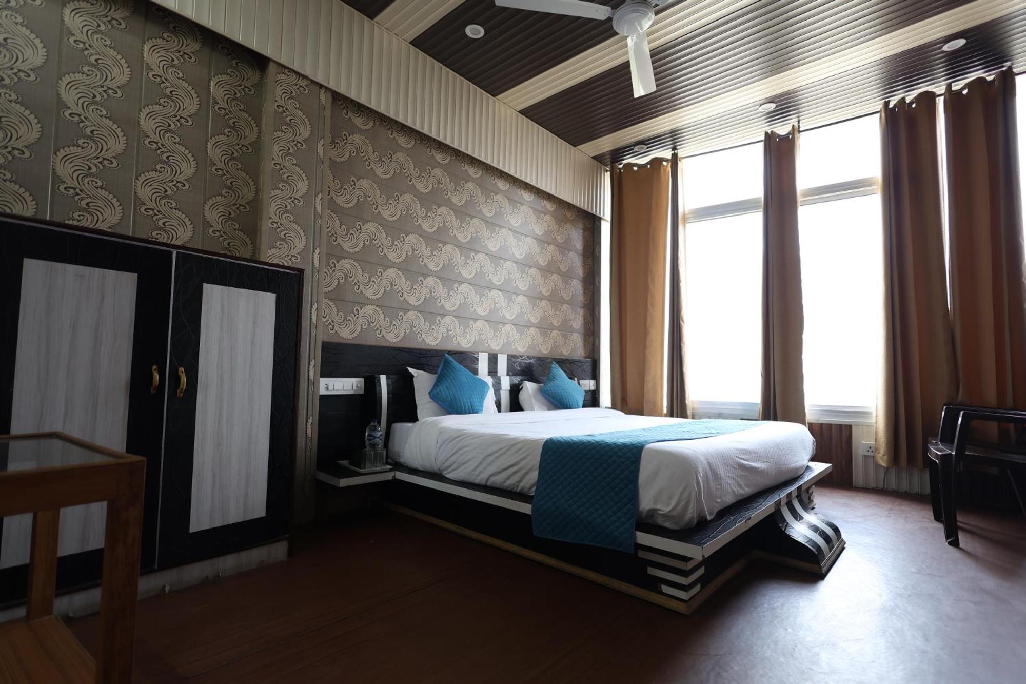 Sleeping Beauty Hotel Moutain View Property Joshimath Bagian luar foto